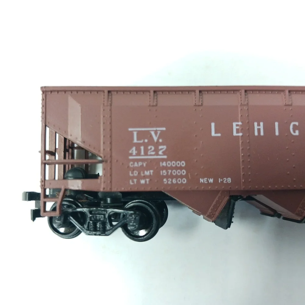 Lehigh Valley LV 4127 HO Scale Triple Hopper Rail Car Brown Vintage Style